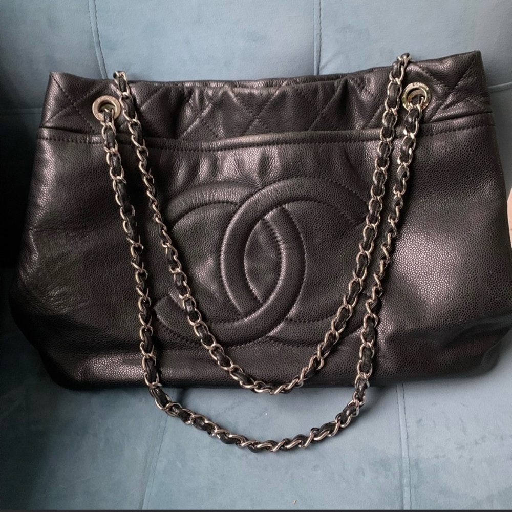 Chanel large caviar tote - Picture 1 of 12